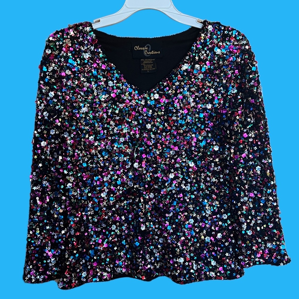 🕶Unique Sequined V-Neck Top Size M. Classic Creations